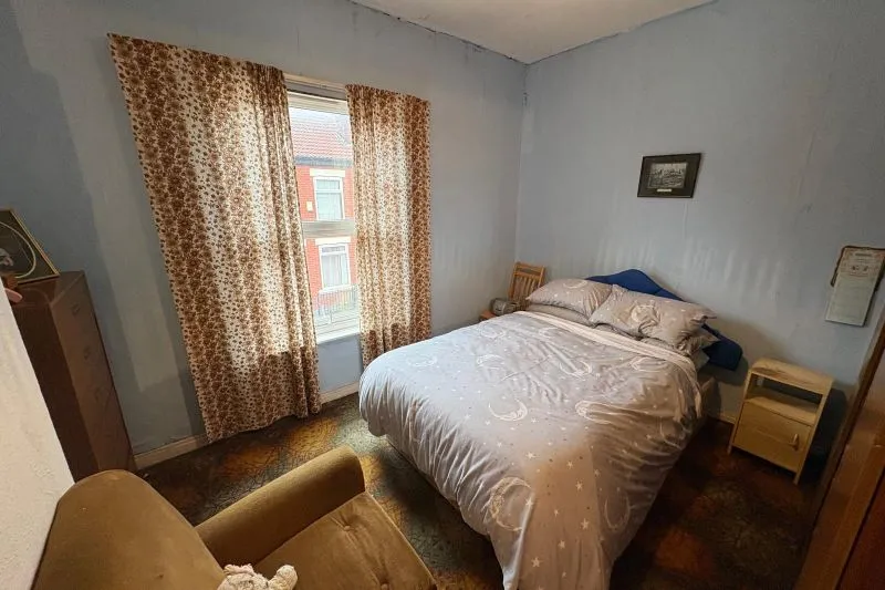 2 bed Terraced House For Auction