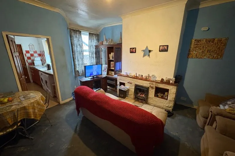 2 bed Terraced House For Auction