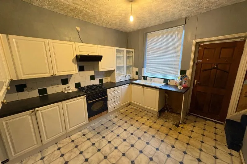 2 bed Terraced House For Auction