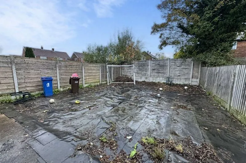 3 bed Terraced House For Auction