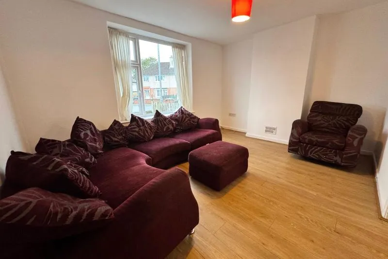 3 bed Terraced House For Auction