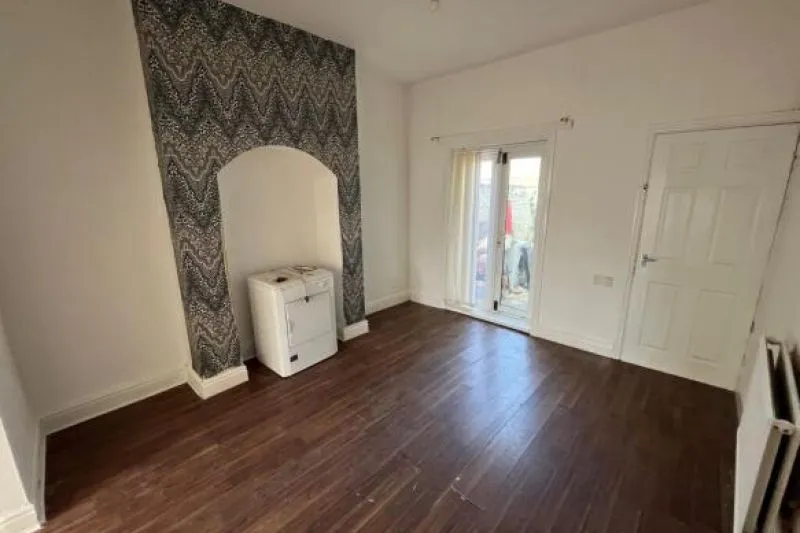 3 bed Terraced House For Auction