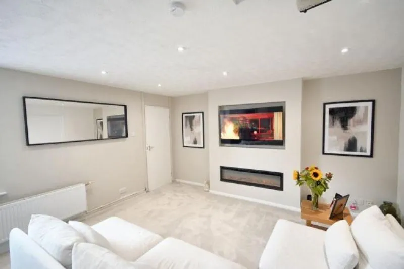 3 bed Semi-Detached House For Auction