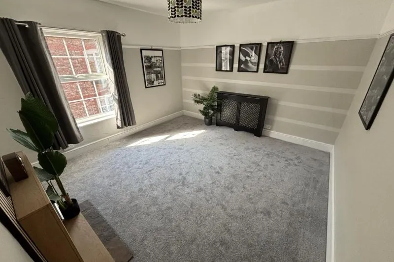 2 bed Terraced House For Auction