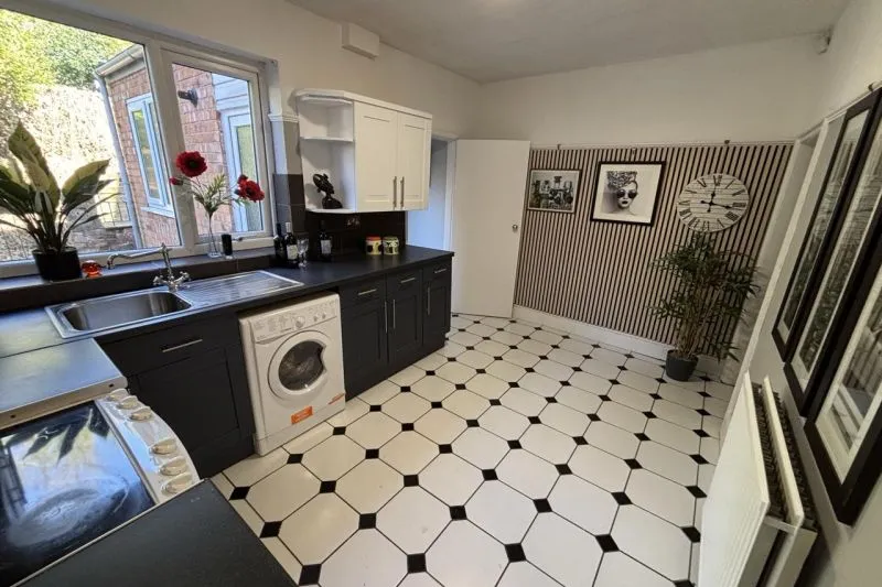 2 bed Terraced House For Auction