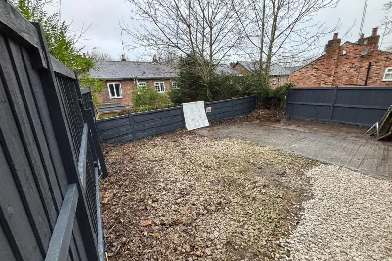 2 bed Terraced House For Auction