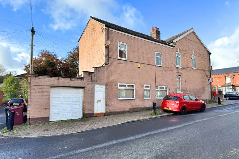 5 bed End Terrace House For Auction