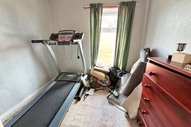 5 bed End Terrace House For Auction