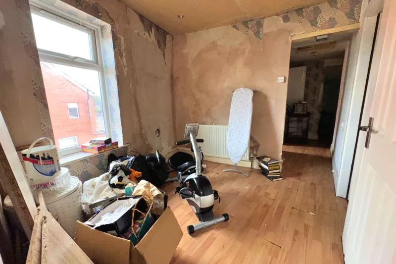 5 bed End Terrace House For Auction