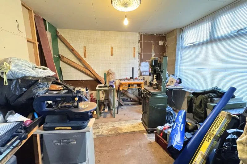 5 bed End Terrace House For Auction