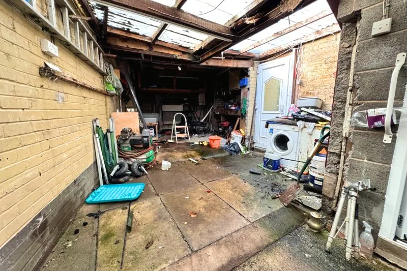 5 bed End Terrace House For Auction