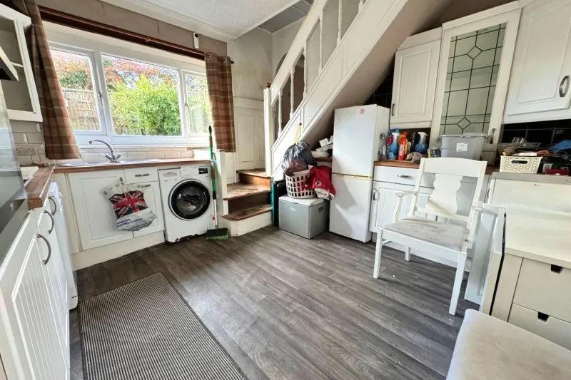 5 bed End Terrace House For Auction