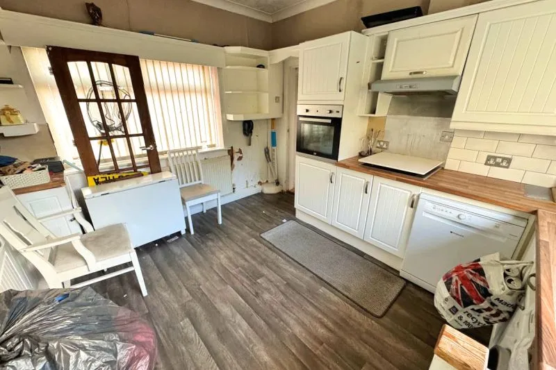 5 bed End Terrace House For Auction