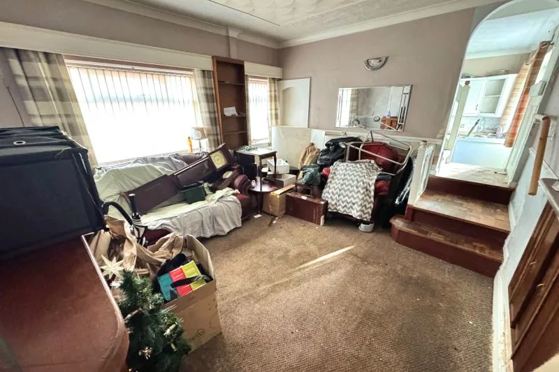 5 bed End Terrace House For Auction