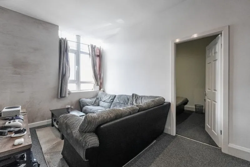 14 bed Block of Flats For Auction