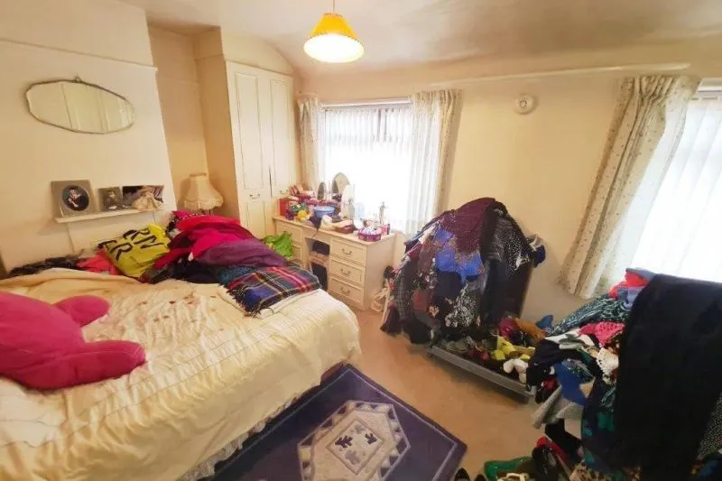 2 bed Terraced House For Auction