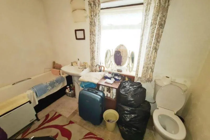 2 bed Terraced House For Auction