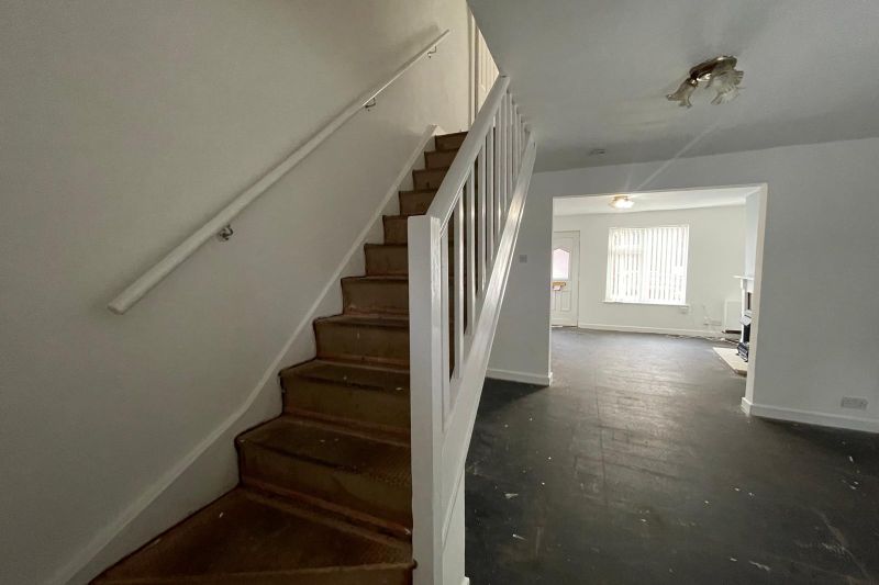 2 bed Terraced House For Auction