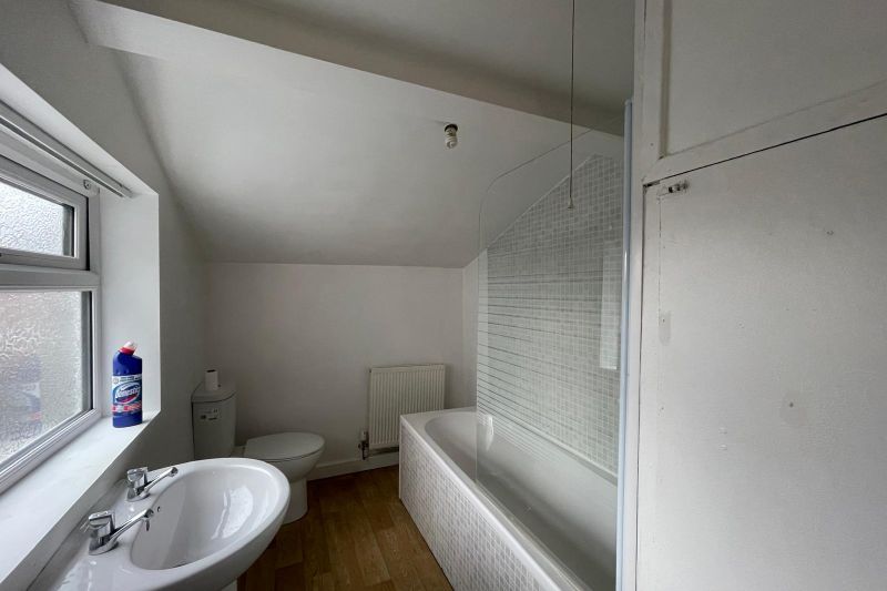 2 bed Terraced House For Auction