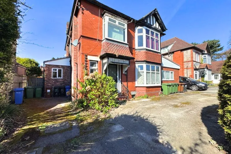12 bed Detached House For Auction
