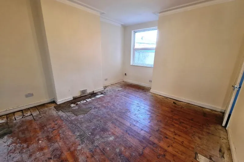 3 bed Terraced House For Auction