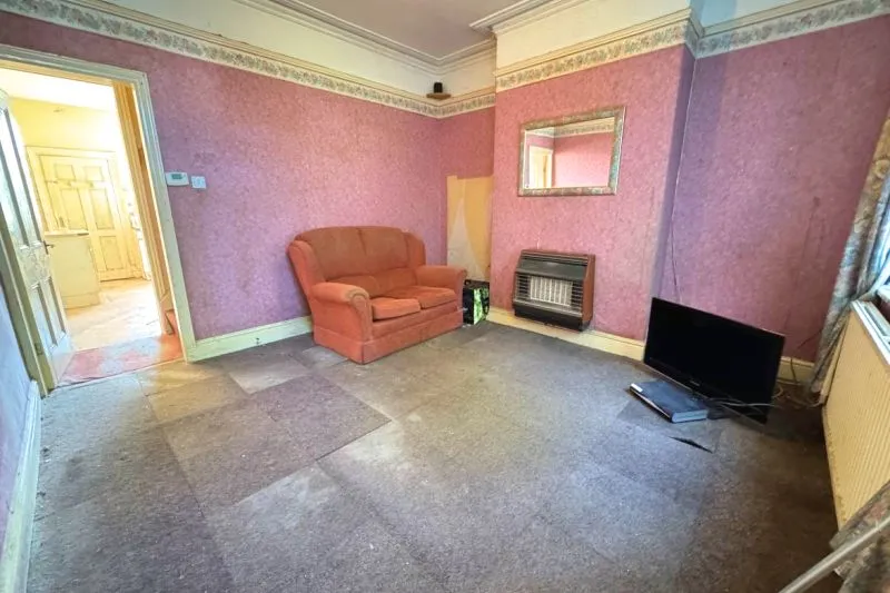 2 bed Terraced House For Auction