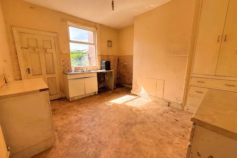 2 bed Terraced House For Auction