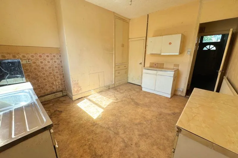 2 bed Terraced House For Auction