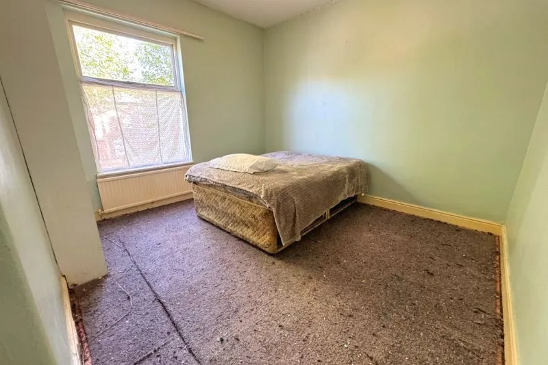 2 bed Terraced House For Auction