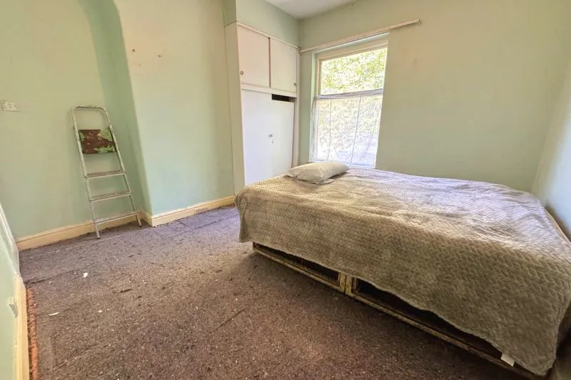 2 bed Terraced House For Auction