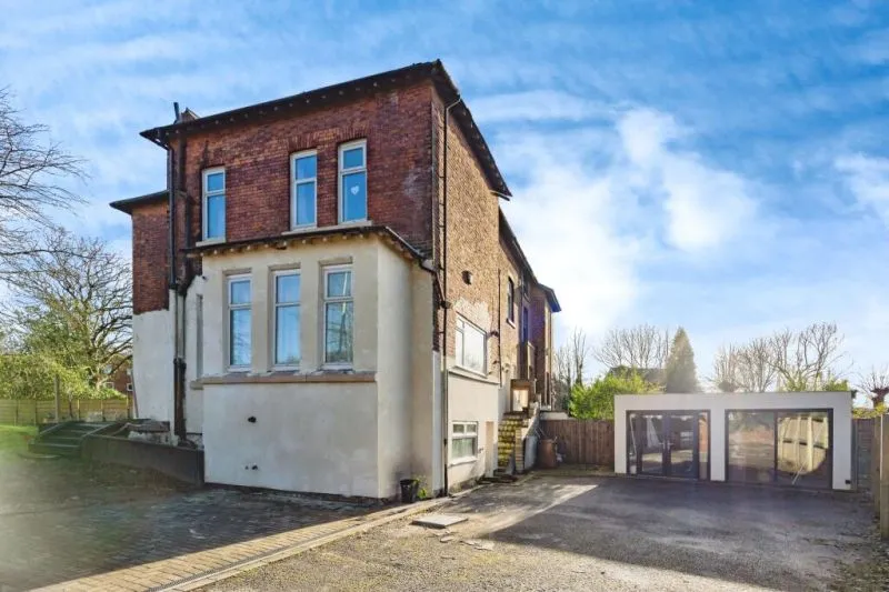 6 bed Semi-Detached House For Auction
