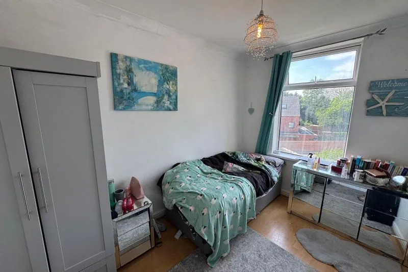 6 bed Semi-Detached House For Auction