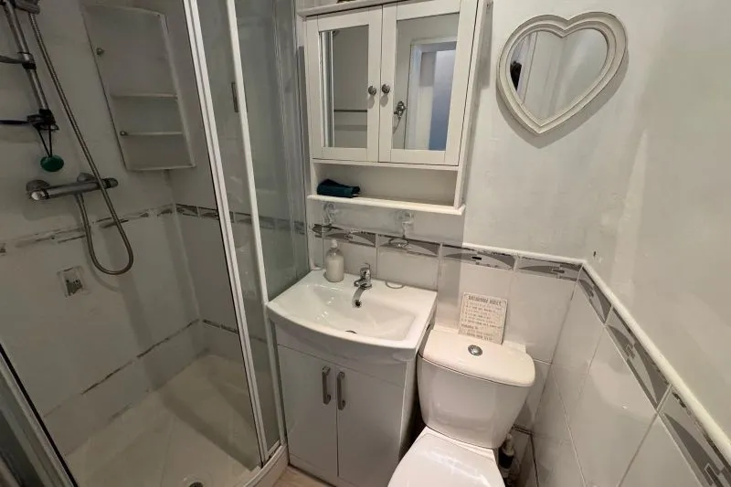6 bed Semi-Detached House For Auction