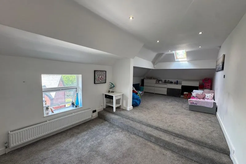 6 bed Semi-Detached House For Auction