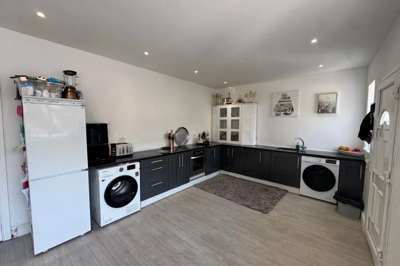 6 bed Semi-Detached House For Auction