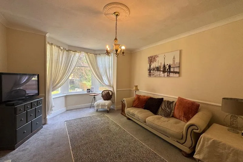 6 bed Semi-Detached House For Auction