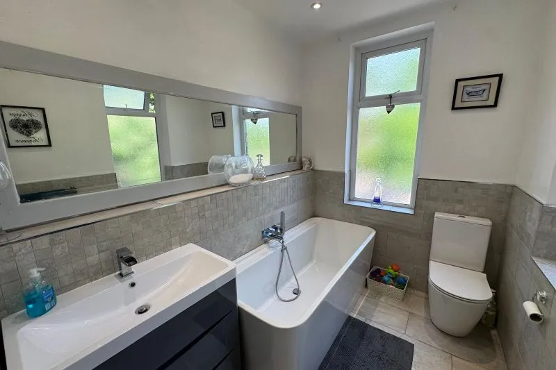 6 bed Semi-Detached House For Auction