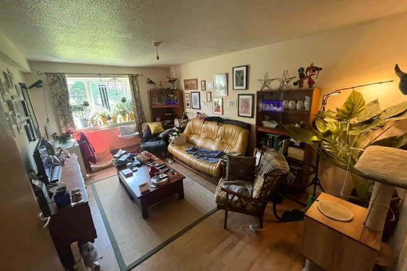 3 bed Apartment For Auction