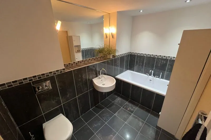 2 bed Apartment For Auction