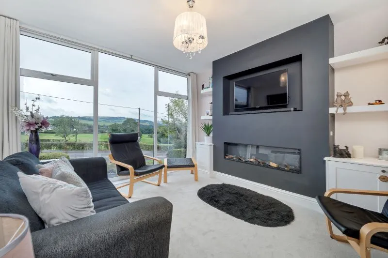 4 bed Detached House For Auction