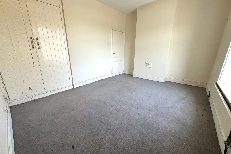 2 bed Terraced House For Auction