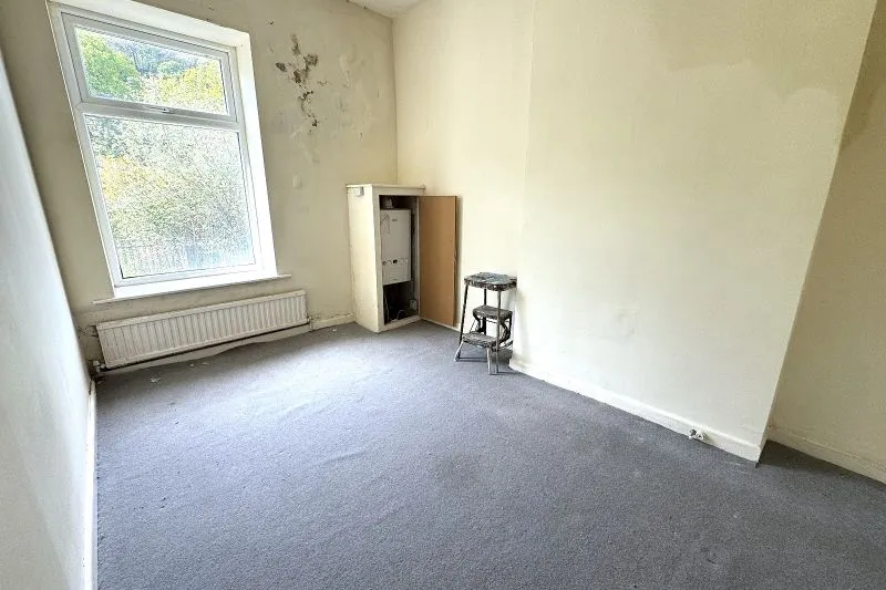 2 bed Terraced House For Auction