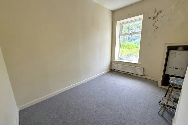 2 bed Terraced House For Auction