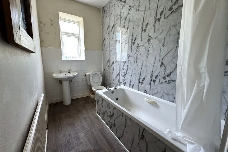2 bed Terraced House For Auction