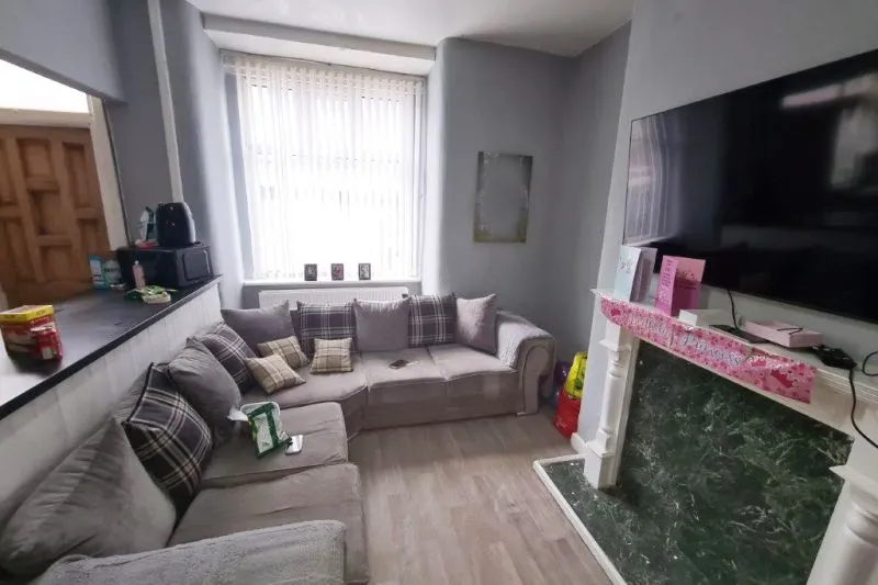 3 bed Terraced House For Auction