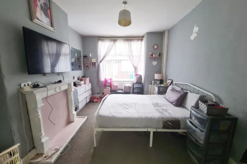 3 bed Terraced House For Auction