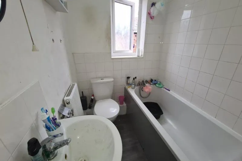 3 bed Terraced House For Auction