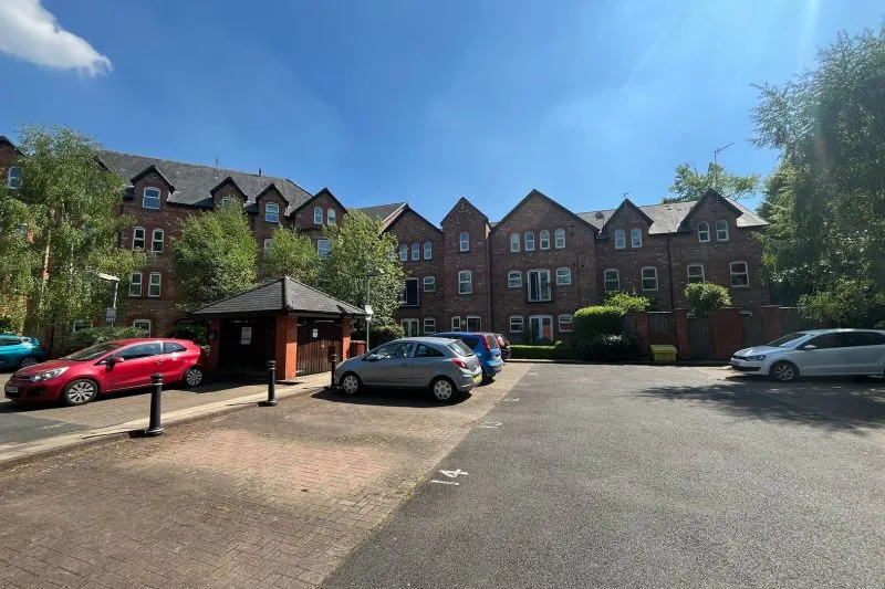 2 bed Ground Floor Apartment For Auction