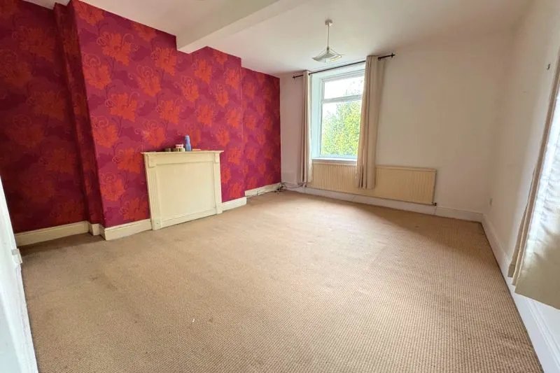2 bed Terraced House For Auction