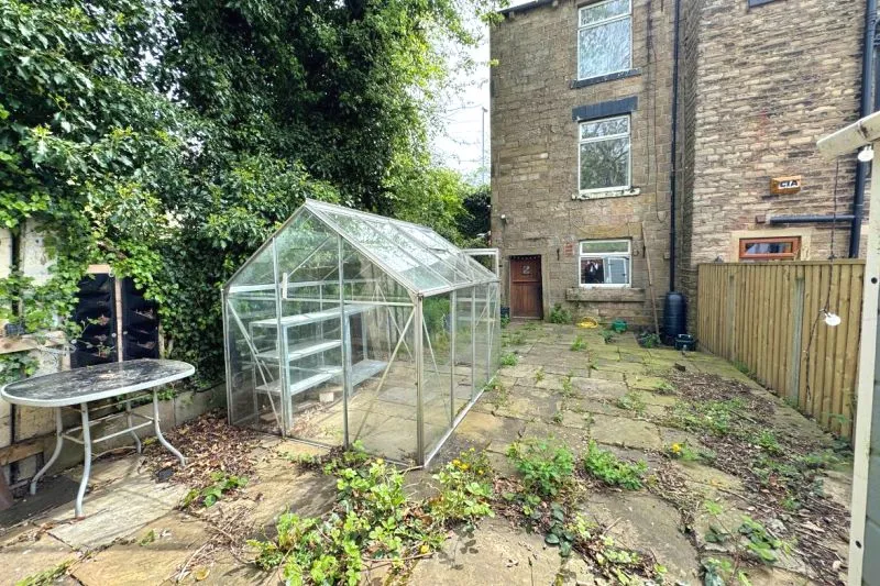 2 bed Terraced House For Auction